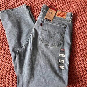 LEVI'S NWT Classic Straight Hypersoft Jeans size 32